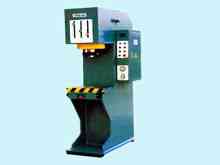 Single-kolonn hydraulisk press